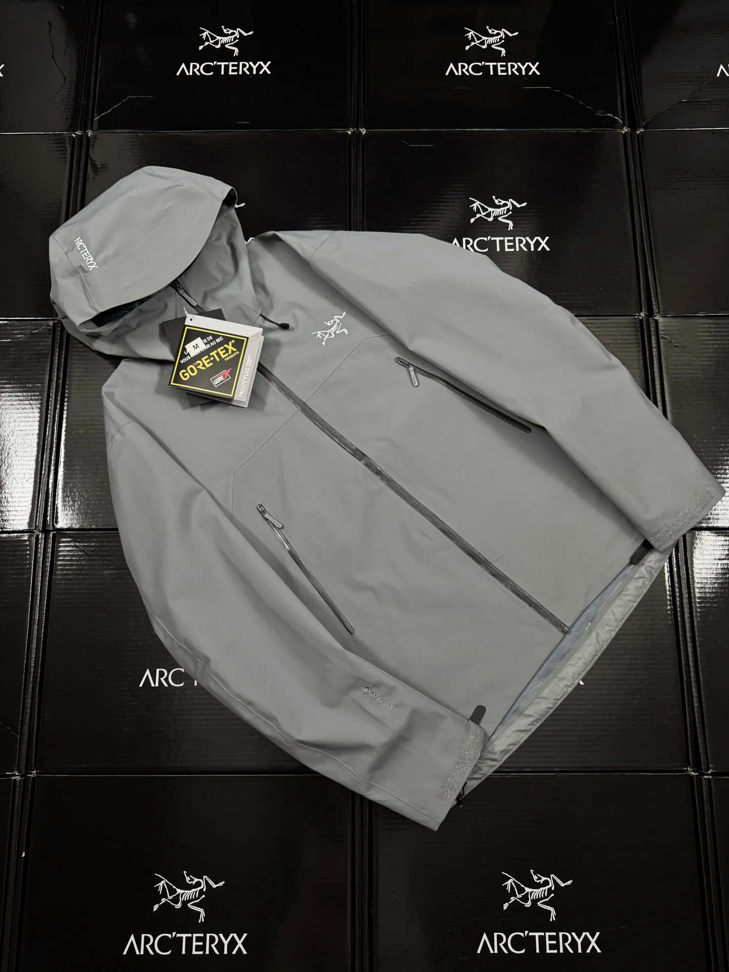 G 02 New Arrival Arcteryx Beta Series SL GORE-TEX Breathable 25SS New Arrival SL Lt ， Lt New Arrival ， ， ， Lt Yb 3D ， Tri-Durance ， Factory 📃 🔍 ， YKK ， ， ， 。 SL ， 。 bluesign@ N 13LGORE-TEX ， Wear-Resistant， 、 Breathable， 。 Storm Hood™ ， Water Tight™ ， ， ， 。 ，VISLON ， Velcro ， Zip-in， ARC TERYX BETA： 。 GORE-TEX： 、 、Breathable 。 ：Black Sizes：S-XXL ：112 116 120 124 128 ： 72 74 76 78 80 ：64.5 66 67.5 69 70.5 ：49.8 51 52.2 53.4 54.6